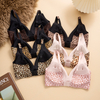 BA823 Damesbeha met luipaardprint en naadloze V-hals | Draadloze bralette met halfvaste vullingen | OEM/ODM-groothandel